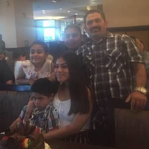 Meet your Posher, Elia